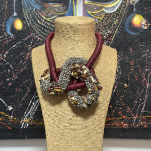 Collar Rojo con Pedrería