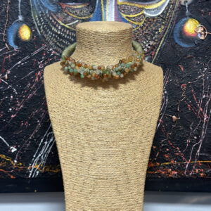 Collar verde esmeralda.