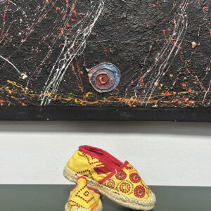 Alpargatas amarillas con rojo