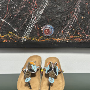 Sandalias marron y azul claro