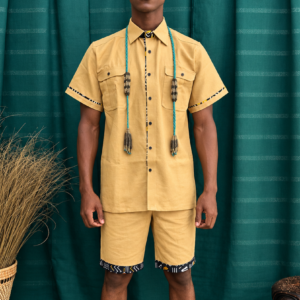 Camisa de hombre de lino beige con detalles africanos